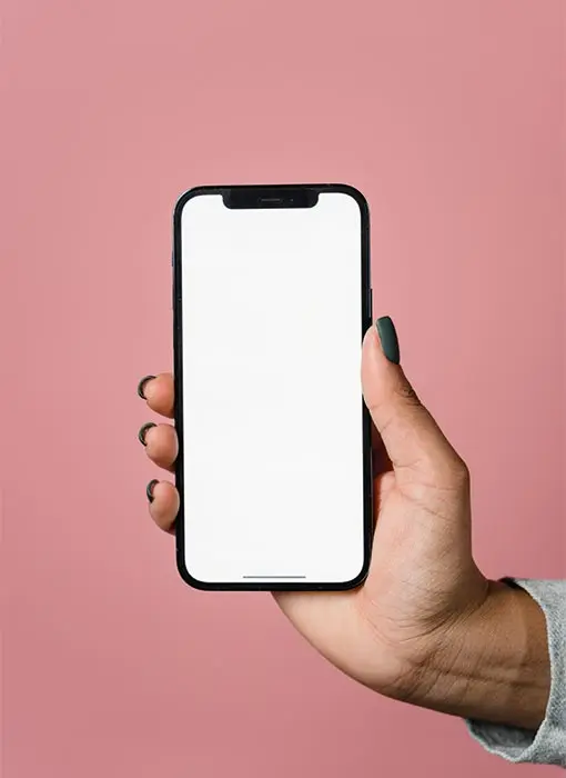 women holding blank iphone with pink background